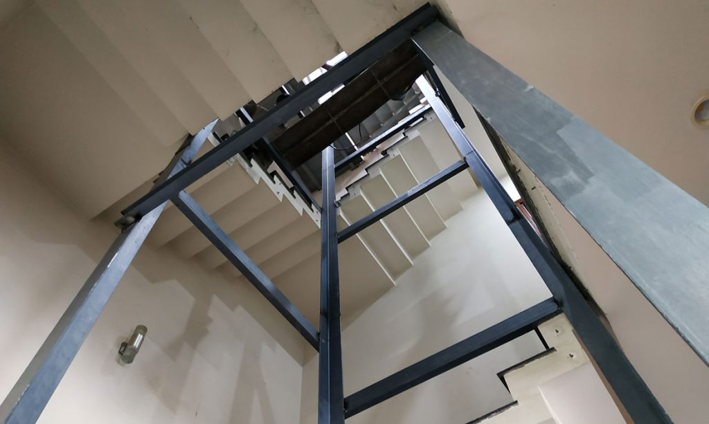 Thang máy có tải trọng đến 350 kg