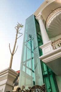 An toàn hơn khi sử dụng thang máy kinh